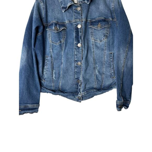 Torrid Jacket Size 1X Blue Denim Jean Medium Wash Crop Cropped Trucker Button Up - Picture 3 of 11